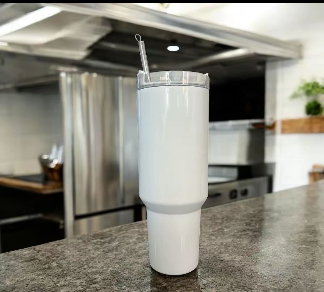 40 OZ Stainless steel tumbler with straw , leakproof & Insulated white Drinklware